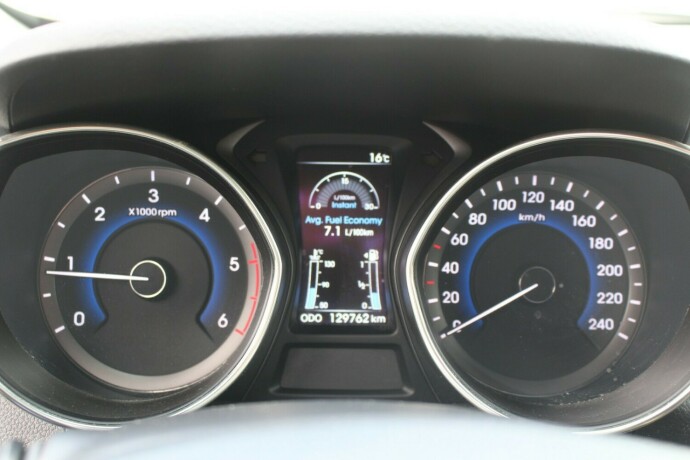 hyundai-i30-diesel-2013-big-9