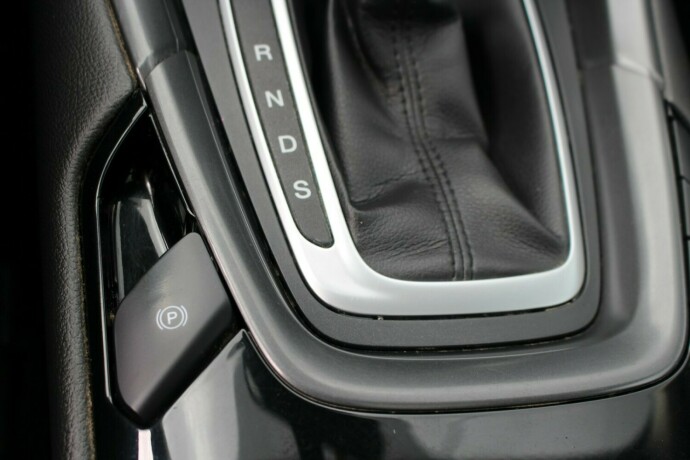 ford-mondeo-diesel-2015-big-23