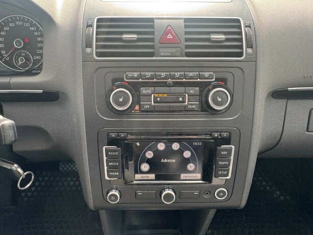 volkswagen-touran-diesel-2011-big-15