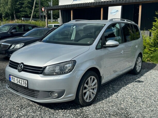 volkswagen-touran-diesel-2011-big-2