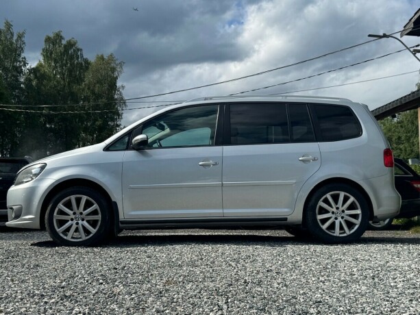 volkswagen-touran-diesel-2011-big-3