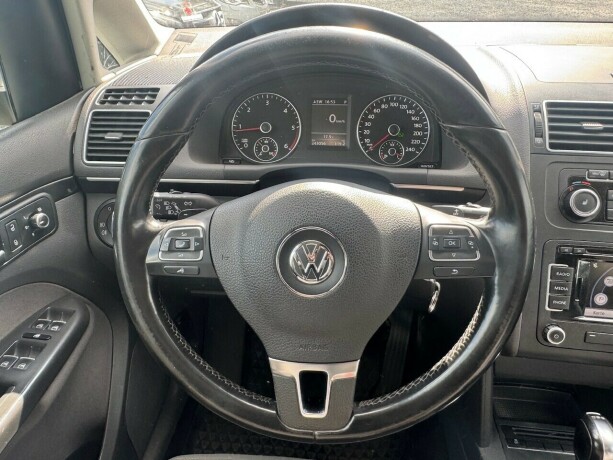 volkswagen-touran-diesel-2011-big-12