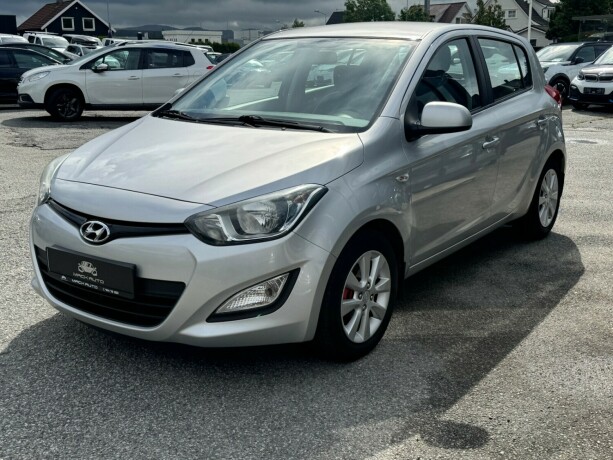 hyundai-i20-bensin-2013-big-2