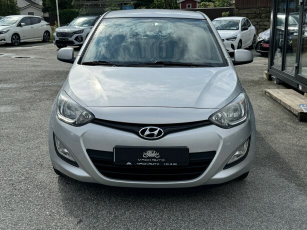 hyundai-i20-bensin-2013-big-1