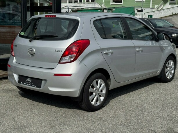 hyundai-i20-bensin-2013-big-4