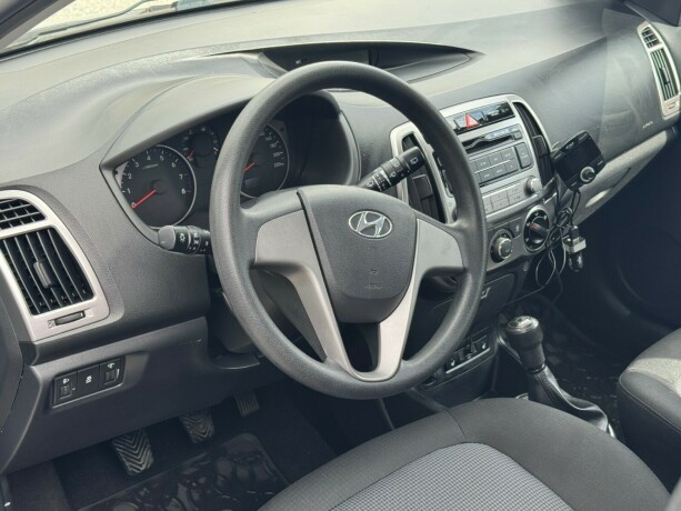 hyundai-i20-bensin-2013-big-6