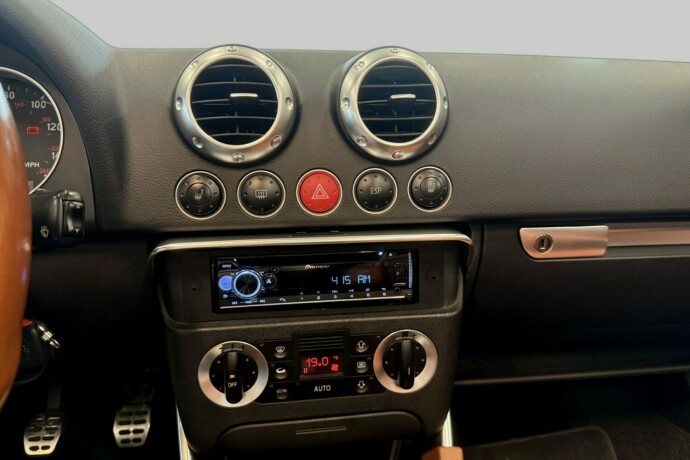 audi-tt-bensin-2001-big-11