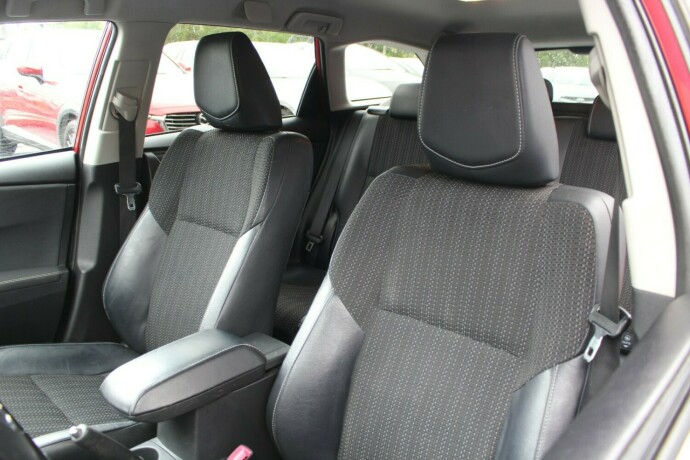toyota-auris-bensin-2015-big-6