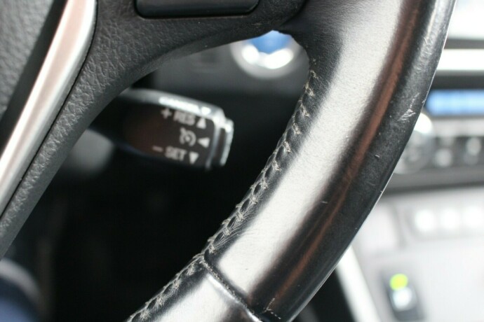 toyota-auris-bensin-2015-big-12