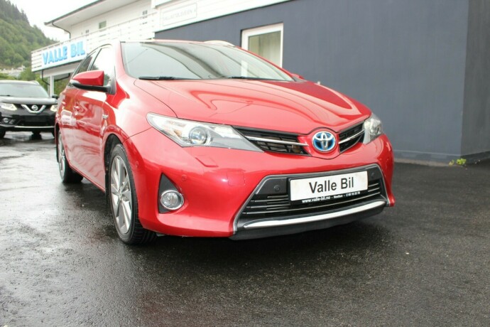 toyota-auris-bensin-2015-big-0