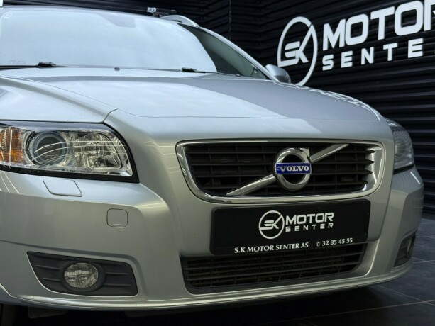 volvo-v50-diesel-2011-big-4
