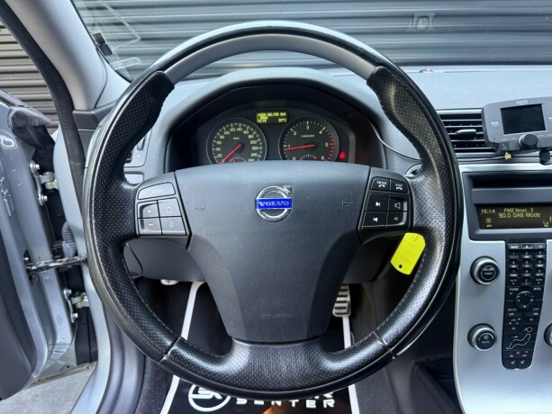 volvo-v50-diesel-2011-big-13