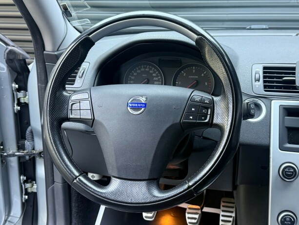 volvo-v50-diesel-2011-big-12