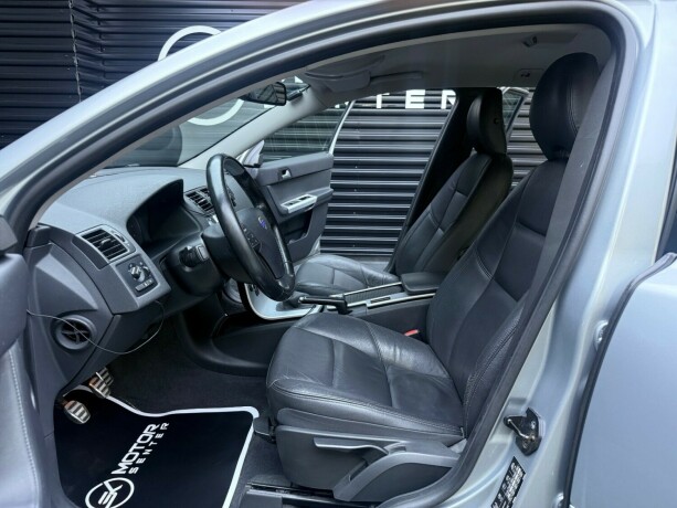 volvo-v50-diesel-2011-big-22