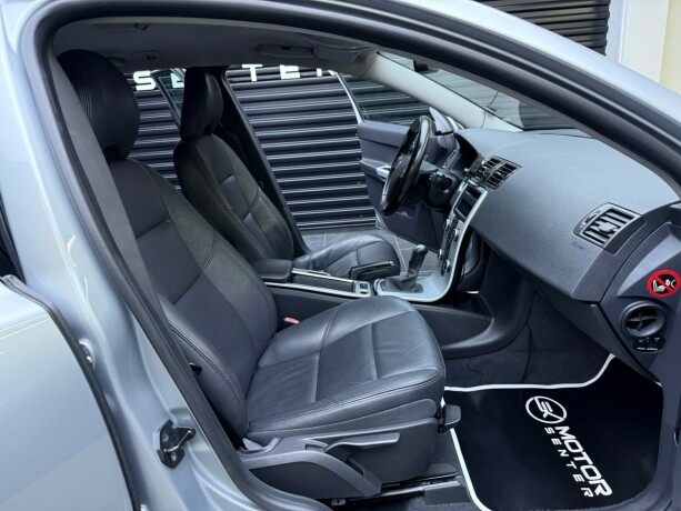 volvo-v50-diesel-2011-big-23