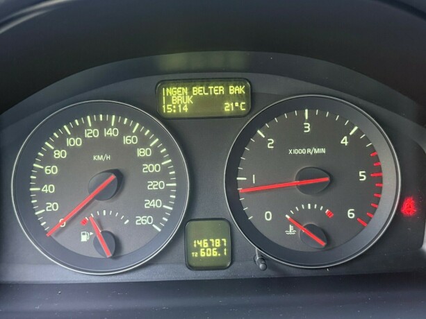 volvo-v50-diesel-2011-big-16
