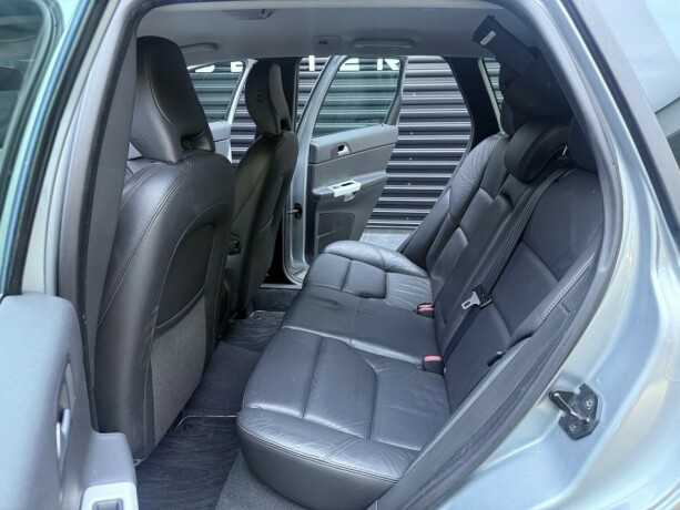 volvo-v50-diesel-2011-big-24