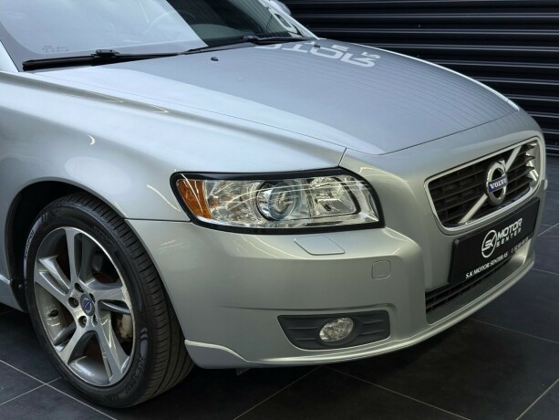 volvo-v50-diesel-2011-big-2
