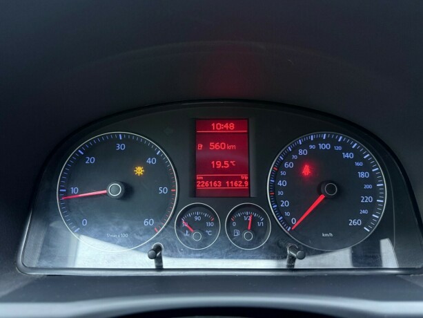 volkswagen-touran-diesel-2010-big-16