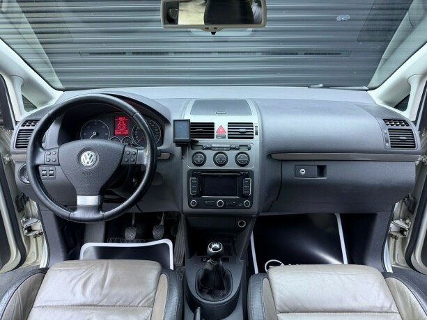 volkswagen-touran-diesel-2010-big-9