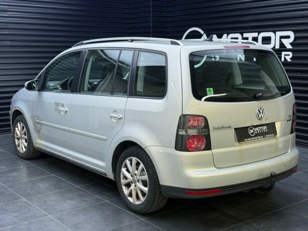 volkswagen-touran-diesel-2010-big-1