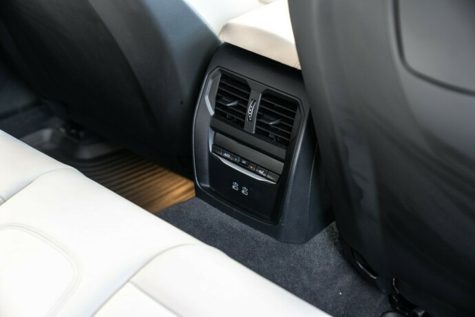 bmw-m3-bensin-2023-big-45