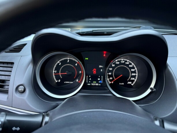 mitsubishi-lancer-diesel-2013-big-13