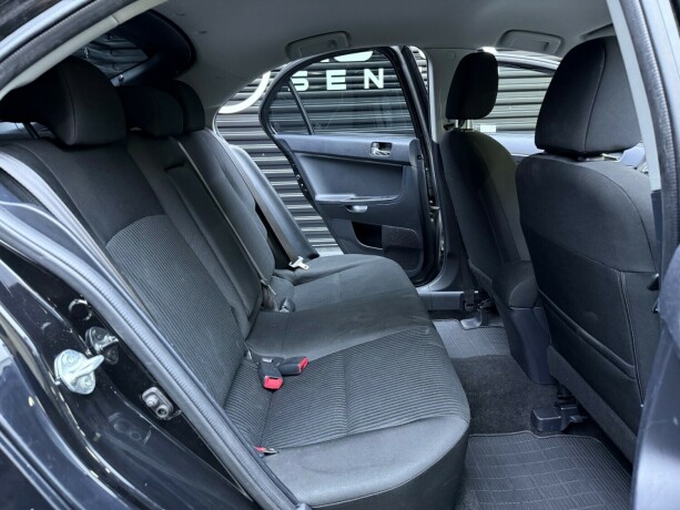mitsubishi-lancer-diesel-2013-big-24