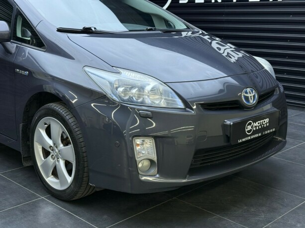 toyota-prius-bensin-2010-big-2
