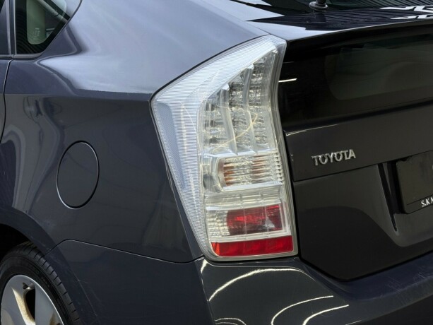 toyota-prius-bensin-2010-big-6