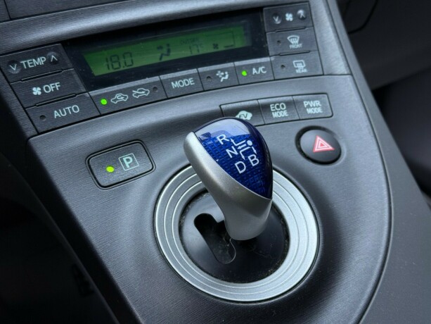 toyota-prius-bensin-2010-big-24