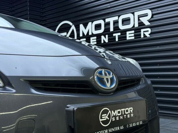 toyota-prius-bensin-2010-big-4