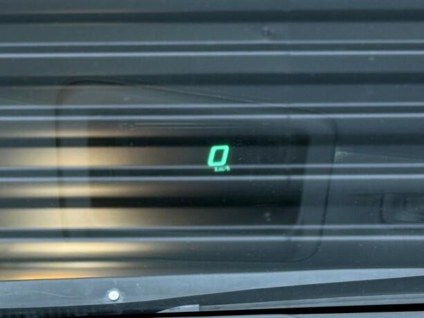 toyota-prius-bensin-2010-big-15