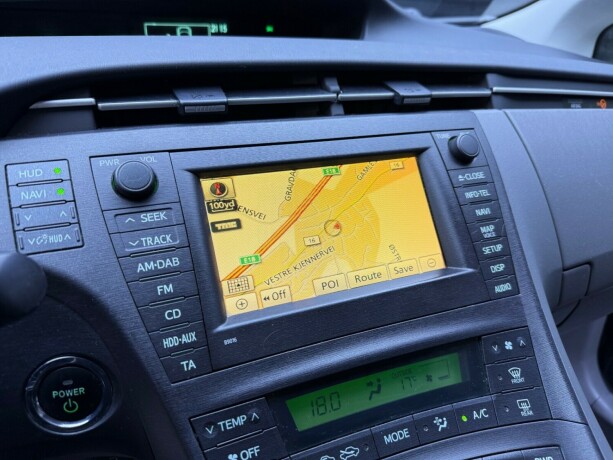toyota-prius-bensin-2010-big-17