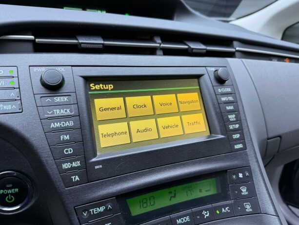 toyota-prius-bensin-2010-big-22