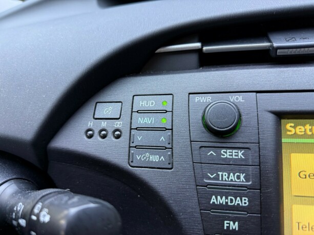 toyota-prius-bensin-2010-big-23