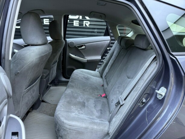 toyota-prius-bensin-2010-big-28