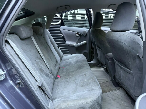 toyota-prius-bensin-2010-big-29