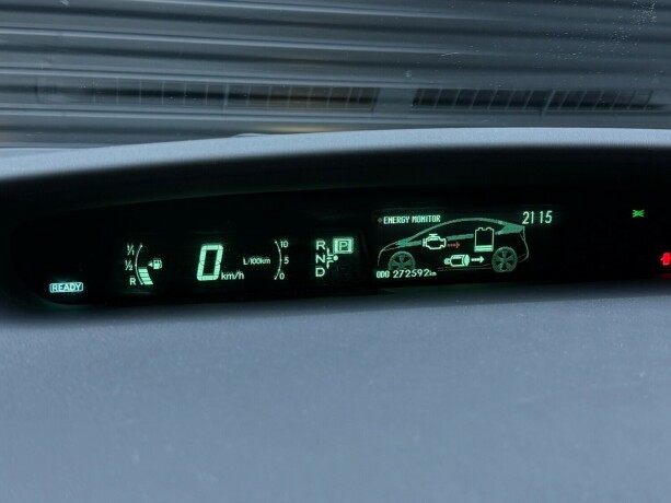 toyota-prius-bensin-2010-big-16