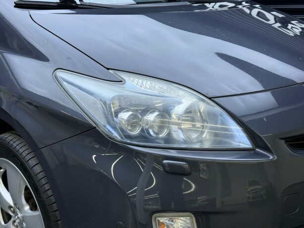 toyota-prius-bensin-2010-big-3