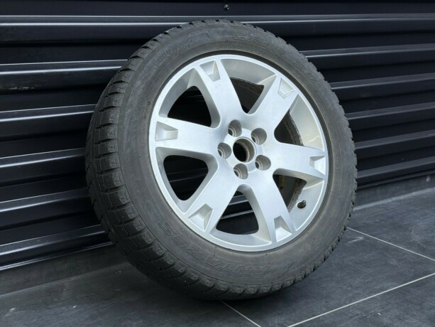 toyota-prius-bensin-2010-big-31