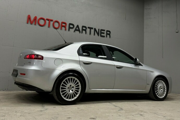 alfa-romeo-159-diesel-2007-big-8