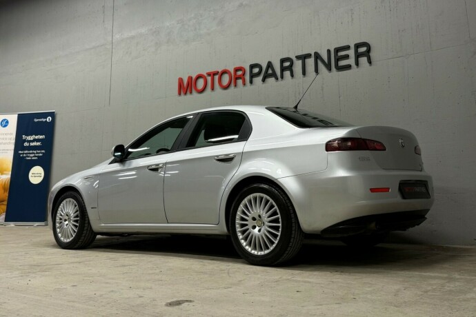 alfa-romeo-159-diesel-2007-big-3