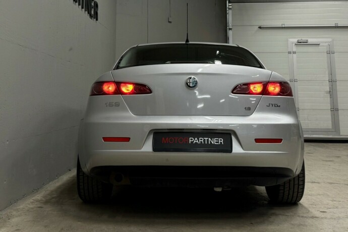 alfa-romeo-159-diesel-2007-big-6