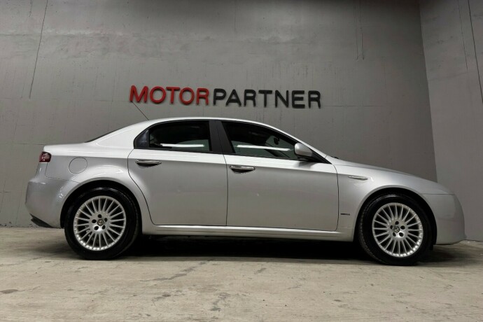 alfa-romeo-159-diesel-2007-big-9