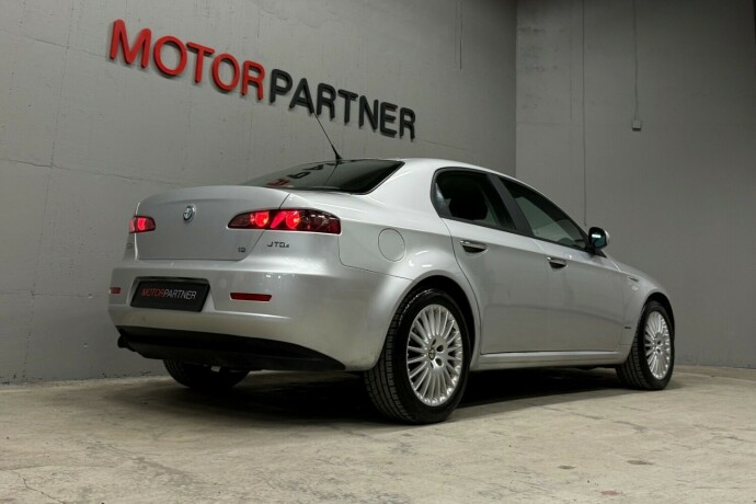 alfa-romeo-159-diesel-2007-big-7
