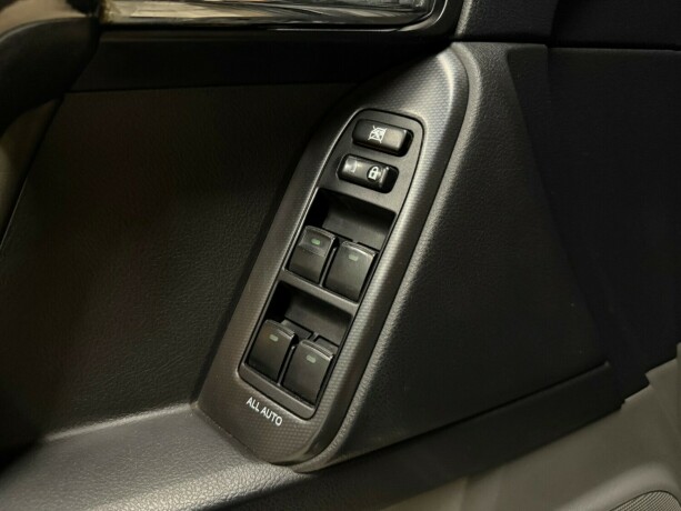 toyota-land-cruiser-diesel-2012-big-17