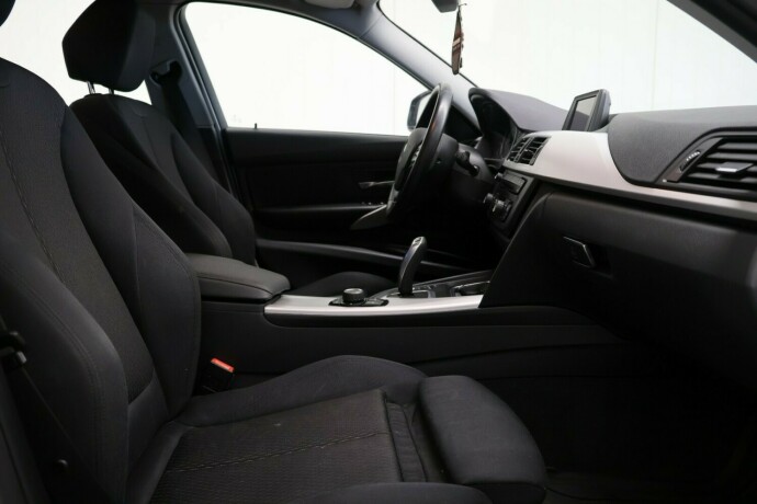 bmw-3-serie-bensin-2013-big-18