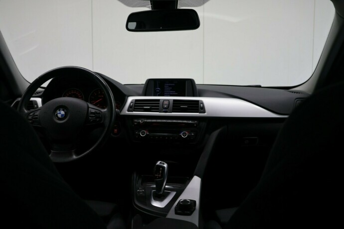 bmw-3-serie-bensin-2013-big-23