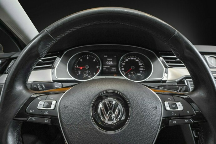 volkswagen-passat-diesel-2016-big-10